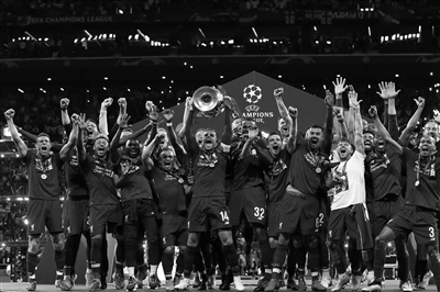 董路自称做青训不图赚钱，愿免费把足球小将送人，高调言论引发热议（董路称青训非逐利，愿无偿送出足球小将，高调表态引发热议）