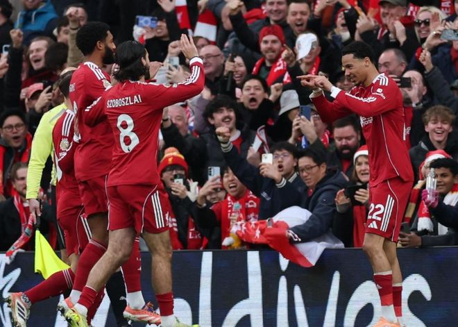 巴萨各项赛事近16比赛仅1次零封，其中15场合计丢了27球（巴萨各项赛事近16战仅1场零封，其余15场合计丢27球）