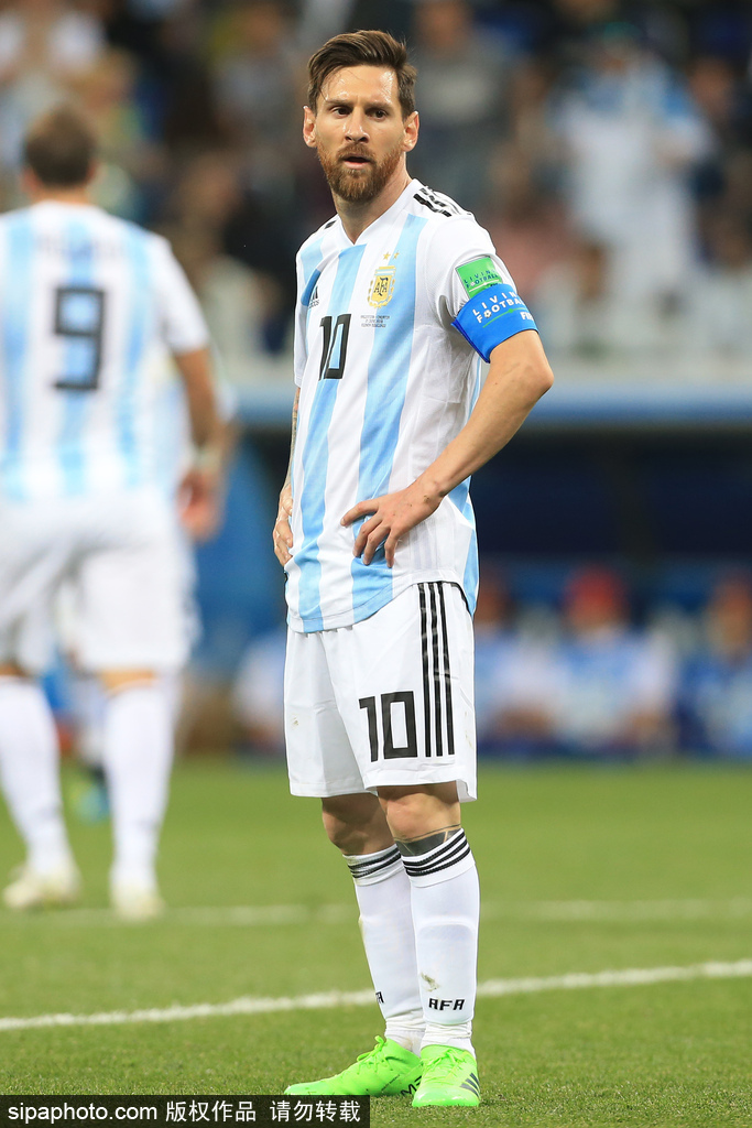 孔帕尼：球队处于困境时两名球员挺身而出，这就是我们的实力（孔帕尼：困境中两名球员挺身而出，展现了我们的实力）