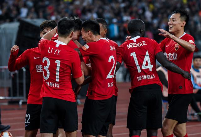 世体：赫拉德-马丁因身体不适缺席今日训练，预计周六回归（世体：赫拉德-马丁今日因不适缺席训练，周六有望归队）