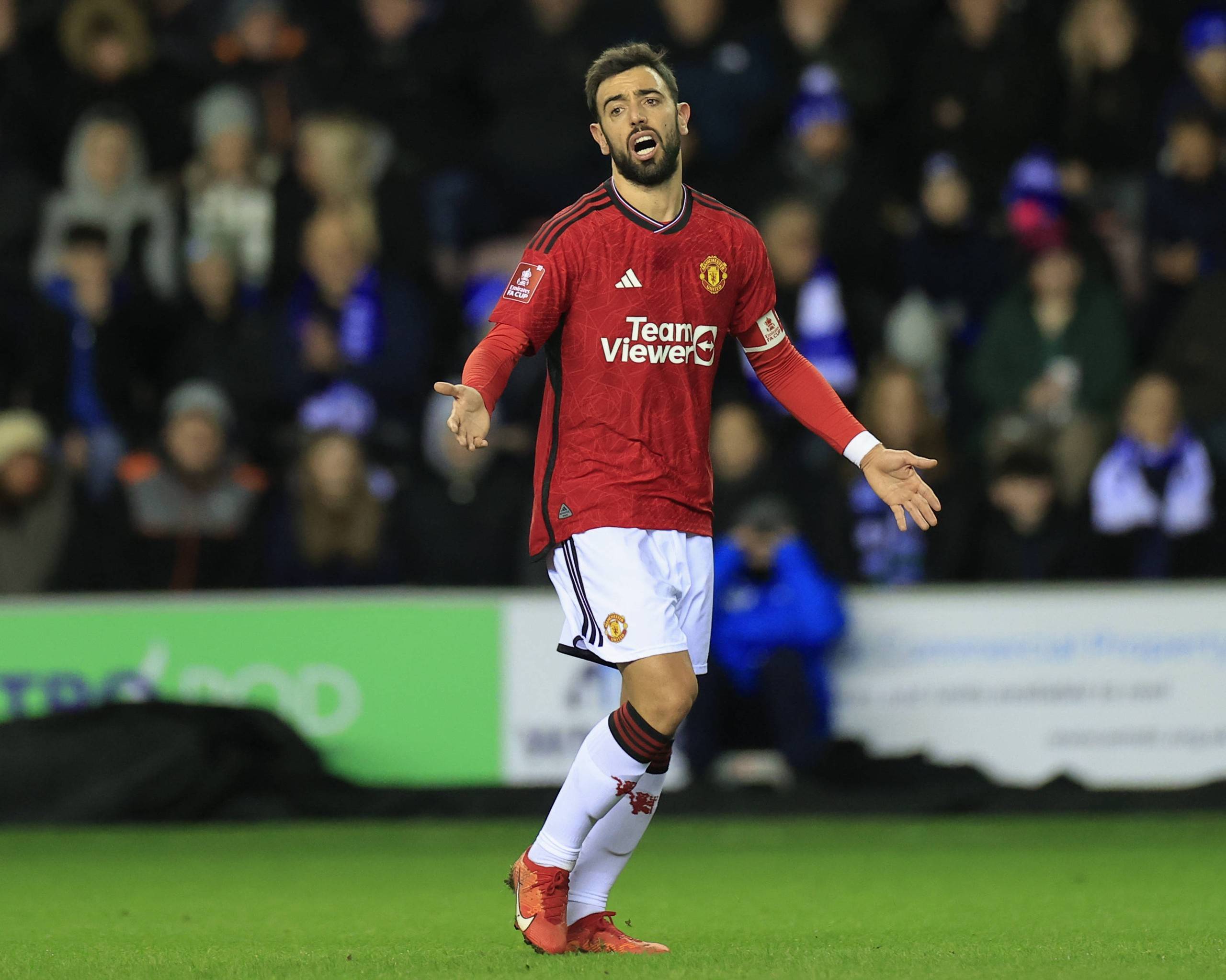 马卡：费兰曾与莫拉塔沟通穿西班牙7号球衣，后者表示支持（马卡：费兰就身披西班牙7号与莫拉塔沟通，得到其支持）